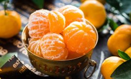 living juicy oranges