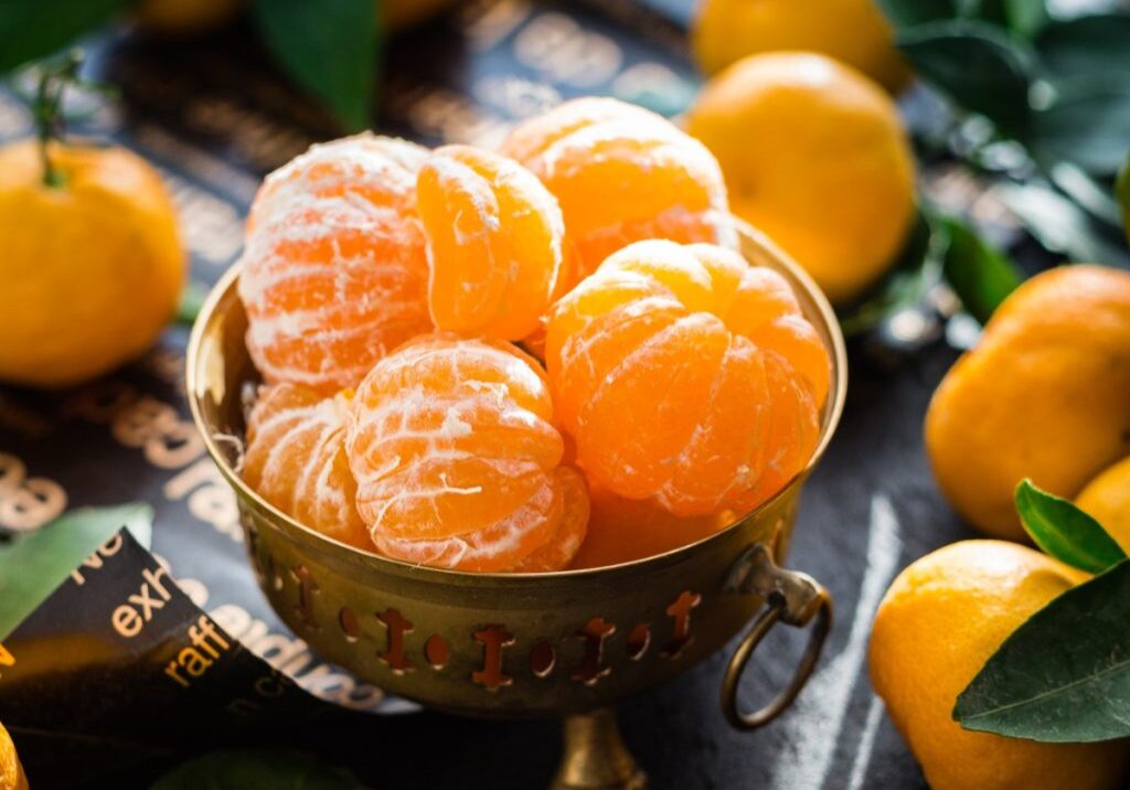 living juicy oranges